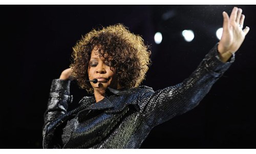 WHITNEY HOUSTON'IN HOLOGRAMI TURNEYE ÇIKIYOR